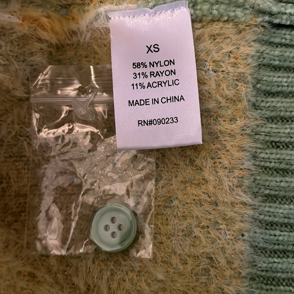 NWT Daisy Days Sweater by L.A. HEARTS - Picture 5 of 8